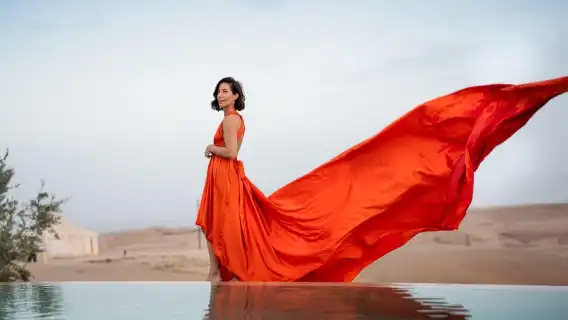 มาร์ราเกช: ถ่ายภาพในชุดเดรสบินได้ที่ทะเลทรายอากาเฟย์