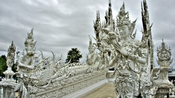 清邁來回 清萊黑廟+白廟+藍廟+綠野仙蹤咖啡廳一日遊
