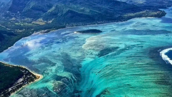 Helikopter-Sharing-Tour zur Unterwasserwasserfall + Siebenfarbige Erde + Buchung ab zwei Personen • Aufgewerteter Tagesausflug im Süden