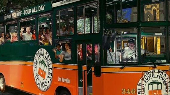 San Antonio: 1,5-stündige geführte Stadtrundfahrt durch die Lichterlandschaft bei Nacht