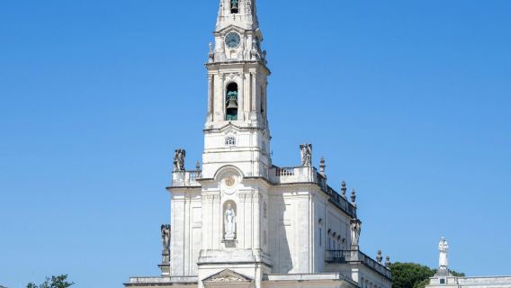 Fátima, Batalha, Nazaré & Óbidos: Perjalanan Sehari dari Lisbon