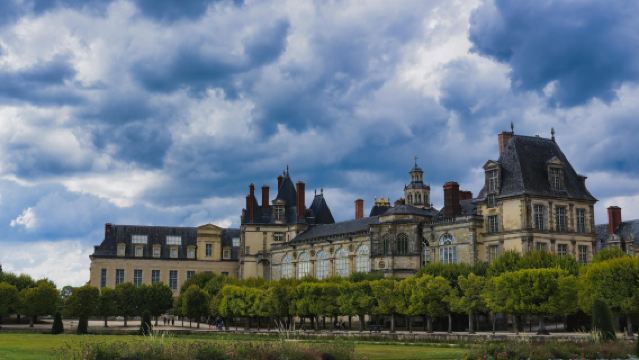 Paris day tour to Palace of Versailles, Fondation Monet in Giverny and Vincent and Theo Van Gogh's Graves
