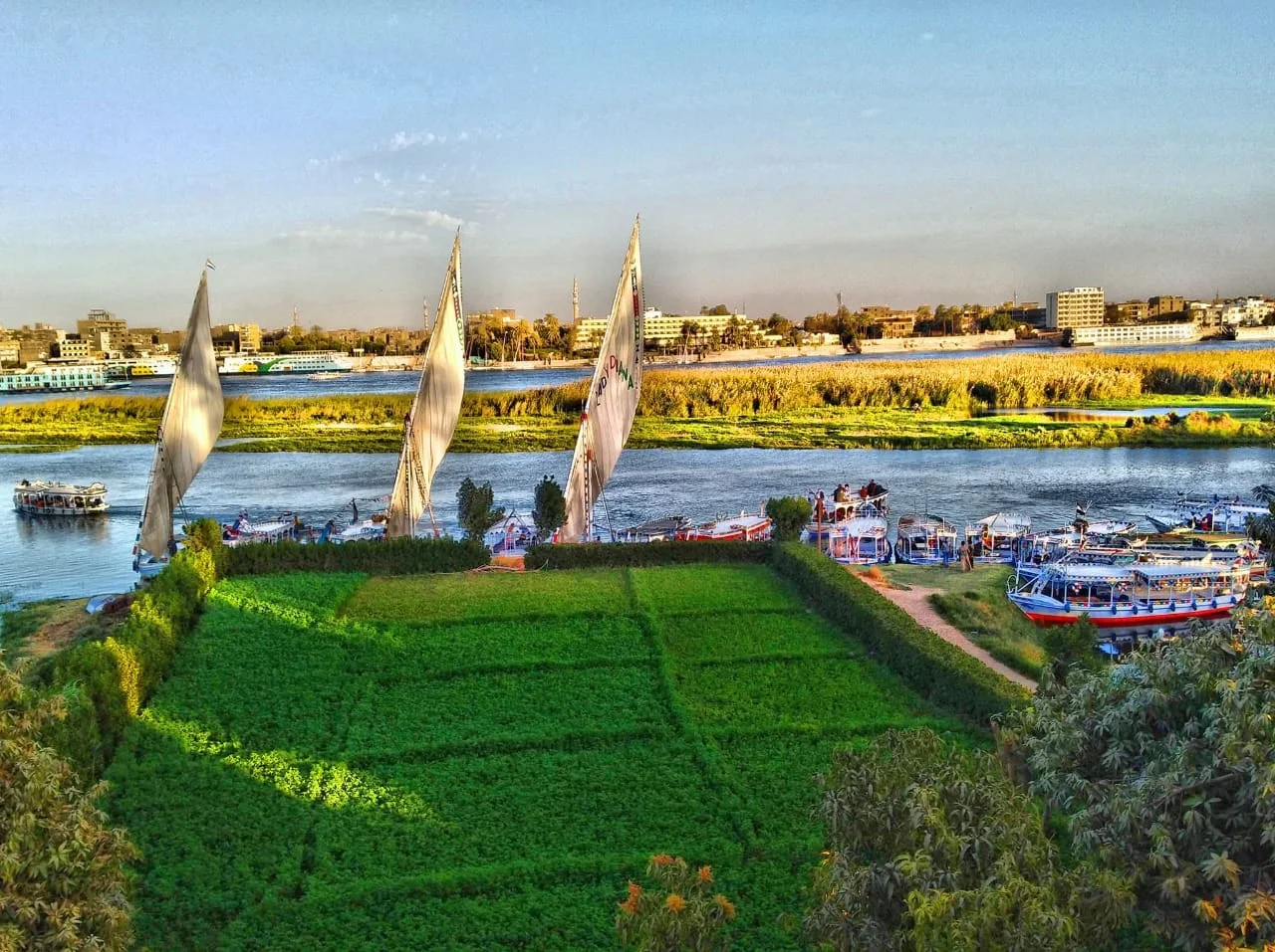 Giro privato in feluca e Isola delle Banane con pranzo a Luxor