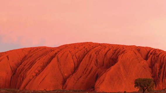 Tour del tramonto a Uluru [Guida in inglese + trasferimento dall'hotel + opzione cena inclusa]