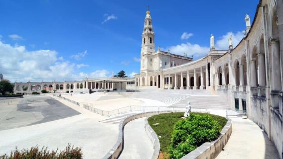 Small-Group Tour to Fatima, Nazareth, and Óbidos from Lisbon