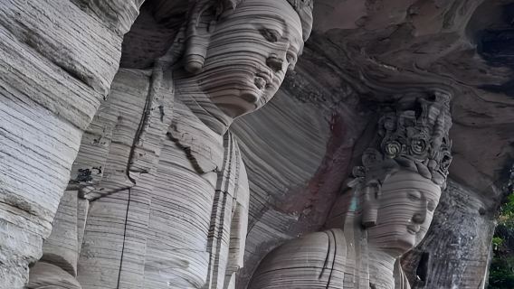 Privétour met gecharterde auto naar de steenhouwwerken van Chengdu en Anyue County [Yuangurot, Qianfozhai, Tapo, Pilugrot, Mingshantempel]