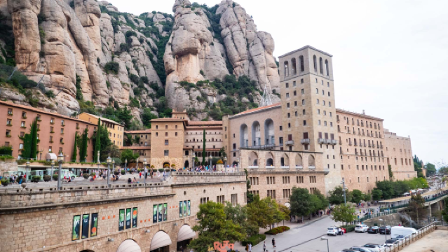 1-day tour to Montserrat Abbey + Temple of the Sacred Heart of Jesus + Park Güell + La Rambla