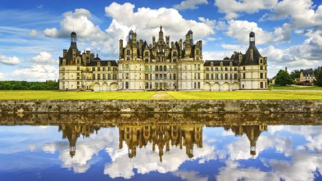 1-Day Tour of Loire Valley Castles from Paris [Round-Trip | Optional Audio Guide in Multiple Languages Including Chinese]