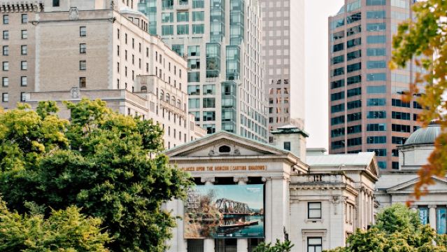 Vancouver: Guided Bus Tour, Lookout Tower Entry & Stanley Park Walking Tour