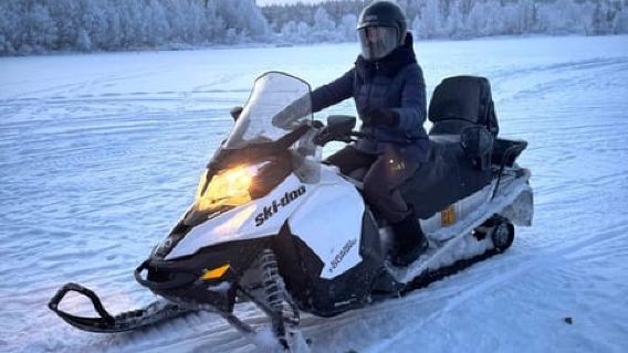 Levi: Safári de Moto de Neve ao Crepúsculo - Além das Trilhas
