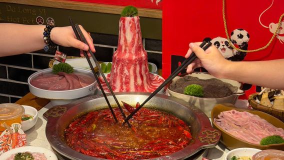 Eine Hotpot-Marke, die die Chengduer selbst groß gemacht haben: Dalongyi traditioneller Hotpot mit immateriellem Kulturerbe