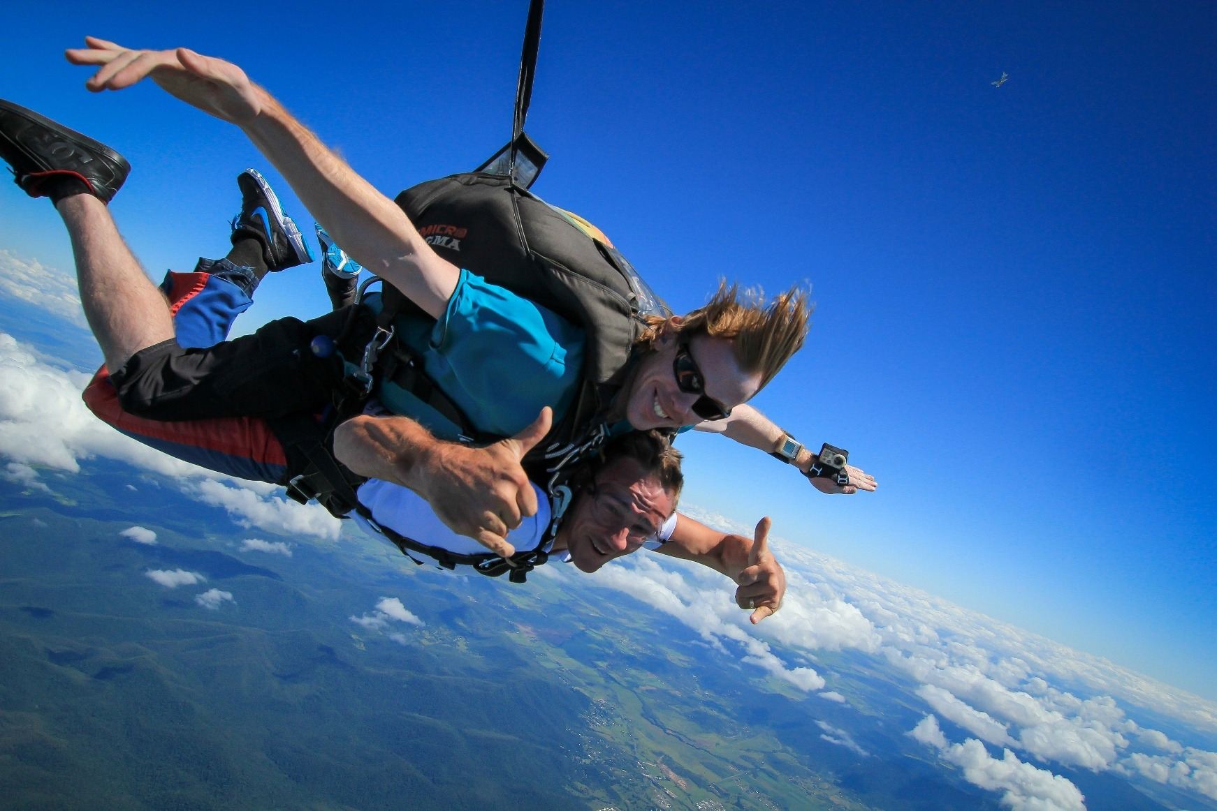 Cairns Mission Beach Skydiving 15,000 Feet (Optional Transfer)