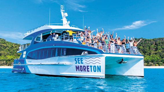 Moreton Island Dolphin dan Tangalooma Wreck Cruise di Gold Coast Australia