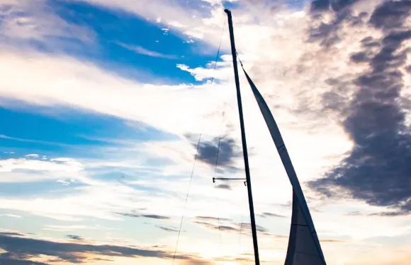 澎湖帆船｜澎湖鯨魚洞帆船半日體驗－自駕＆夕陽場SUP