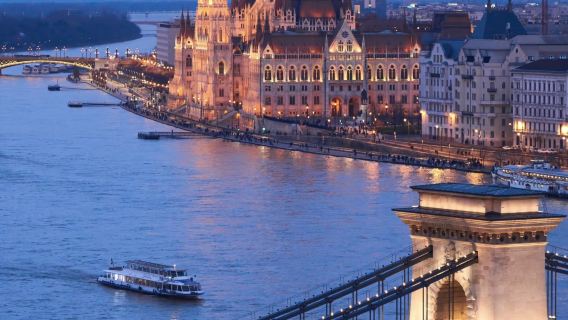 Aeroporto di Pudong + Oriental Pearl Tower, Cina - Itinerari personalizzabili e servizio in inglese disponibile