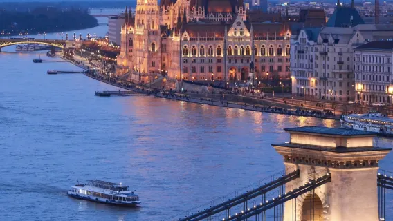 Aeroporto di Pudong + Oriental Pearl Tower, Cina - Itinerari personalizzabili e servizio in inglese disponibile