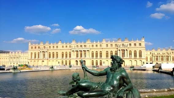 Paris Day Tour: Palace of Versailles + Van Gogh's House + Monet's House + Château de Chantilly