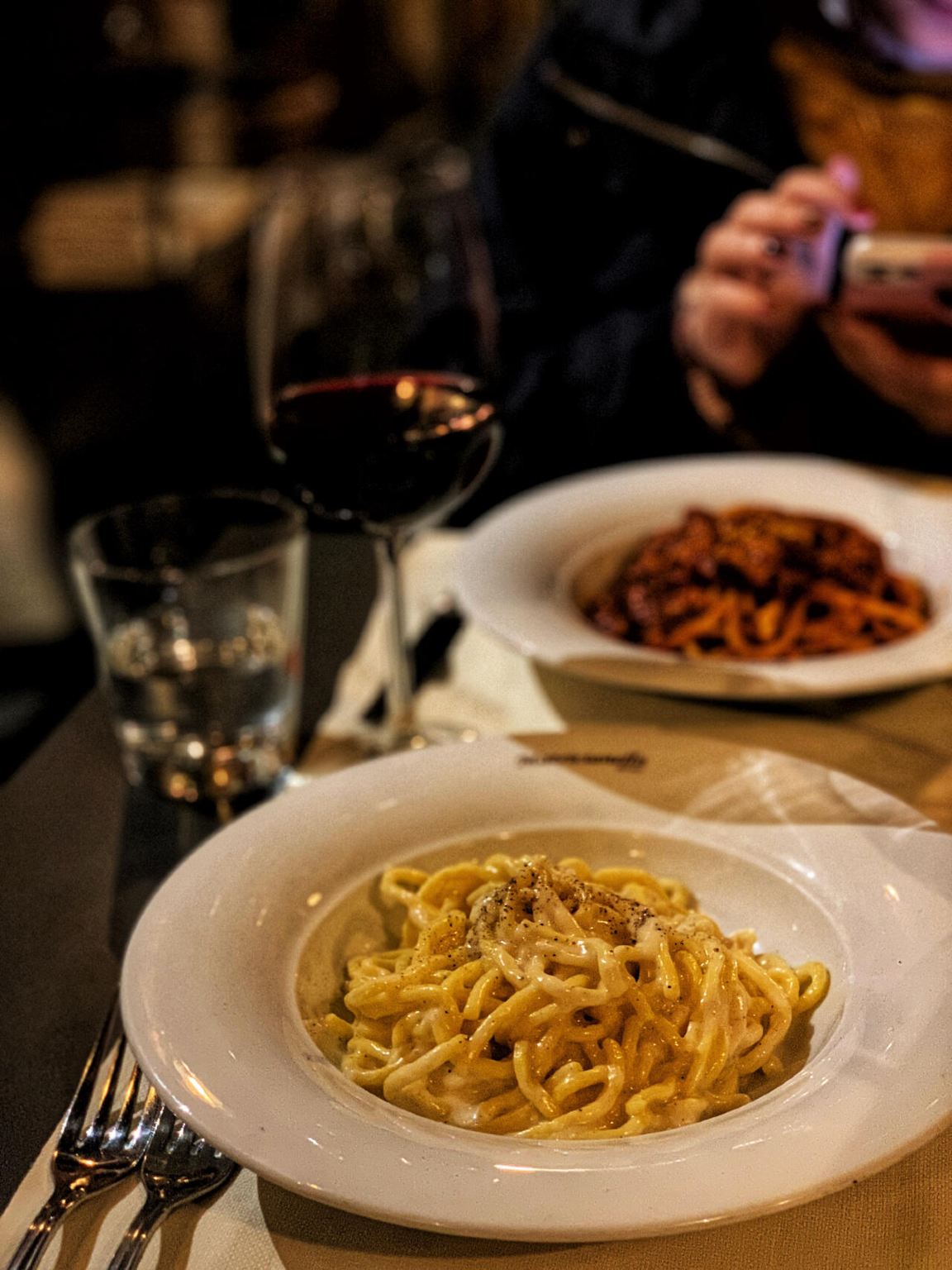 Layanan reservasi restoran viral Matricianella di Rome, Italia