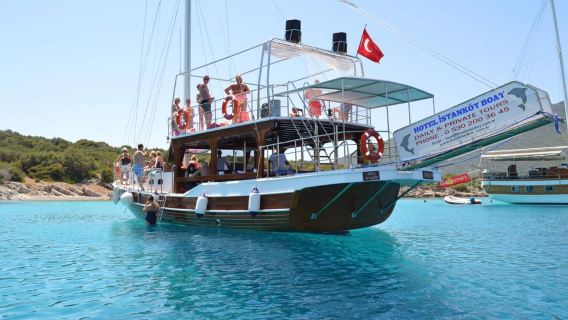 Бодрум: экскурсия на лодке по острову Орак или Черному острову с обедом