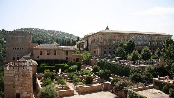 Granada Albaicín: tour a piedi di 2 ore e mezza con tapas e bevande