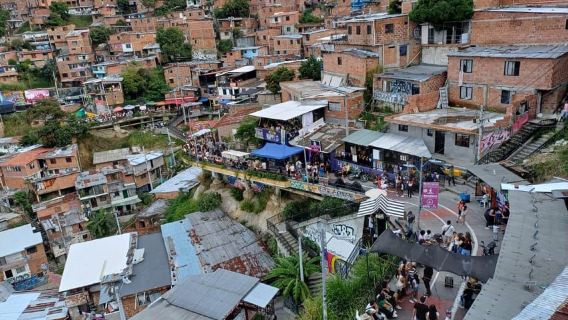 Comuna 13: Graffiti-Tour & Street Food/Drink mit Telesferic