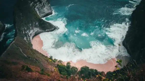 峇裡島/努沙佩尼達島：島嶼海灘亮點游泳和健行