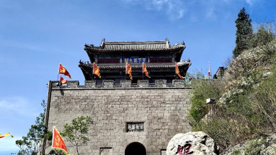 однодневный тур с индивидуальным трансфером/арендой автомобиля с водителем в достопримечательности Янцюань: крепость Нянцзыгуань и Великая Китайская стена Гугуань с услугами на китайском и английском языках