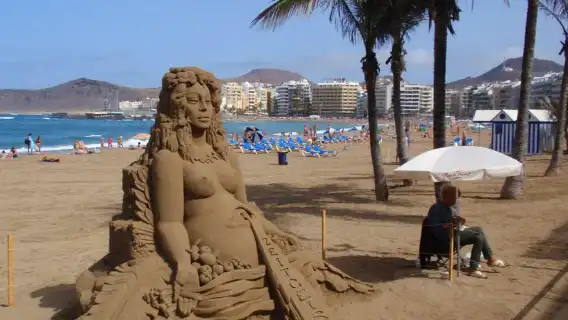 Las Palmas BEACH SUNSET: City Walking Tour