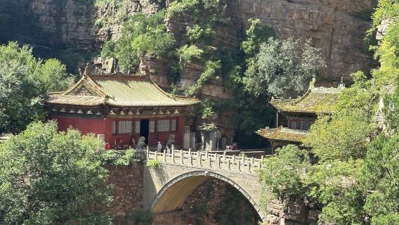 Shijiazhuang Cangyan Mountain + Longquan Ancient Town · Drama Illusion City private charter day tour with English service