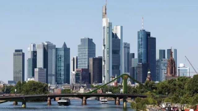 Lawatan sehari ke Gereja Frankfurt, Dataran Rom, Rumah Goethe, Jambatan Besi dan Sungai Rhine di Jerman