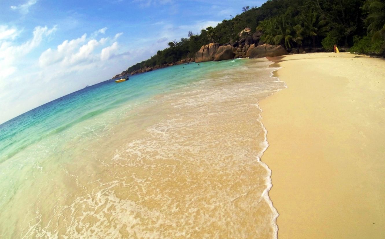 Индивидуальный тур с арендой транспорта на Праслин-Айленд, Сейшелы – Морской парк Сент-Анн + пеший поход в "Лес живых окаменелостей"