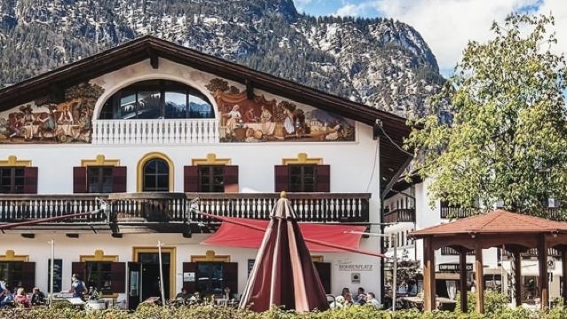 Munich Day Tour: Zugspitze & Garmisch-Partenkirchen Alpine Experience with Chinese-Speaking Driver