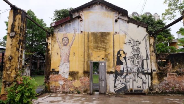 1-day tour to Hin Bus Depot + Street Art + Clan Jetties of Penang + Pinang Peranakan Mansion + Penang Hill