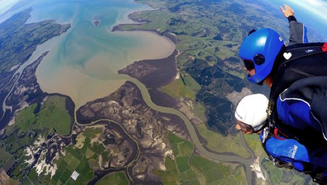 Auckland Skydiving in New Zealand's North Island [Multiple Altitude Options, Professional Instructor Guidance, Stunning Views of Waiheke Island + City Center]