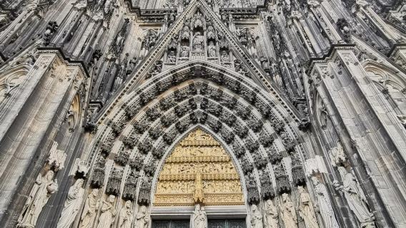 Cologne Lawatan Sehari Sewaan Peribadi Pergi-Balik: Menara Berkembar Gothic + Istana Rokoko + Taman Impian Bahasa Cina