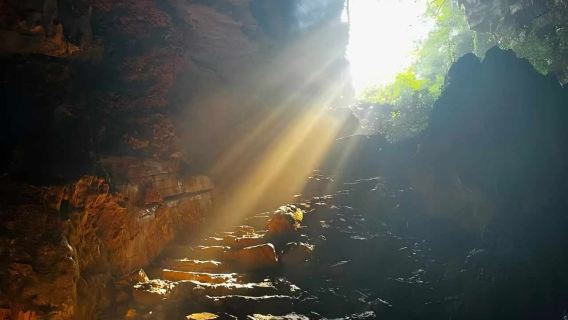Yangshuo Moon Water Cave·avontuur in het hart van de grot