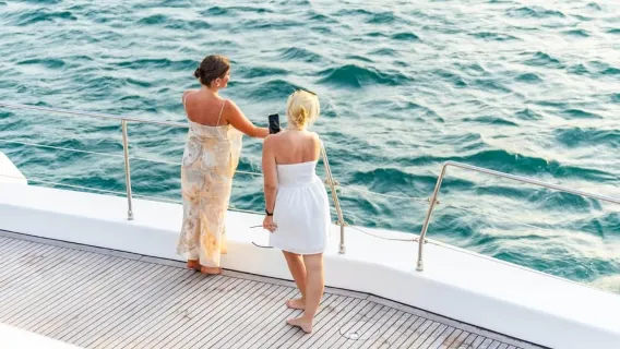Caracas Bay: Sunset All-Inclusive Party on a Catamaran