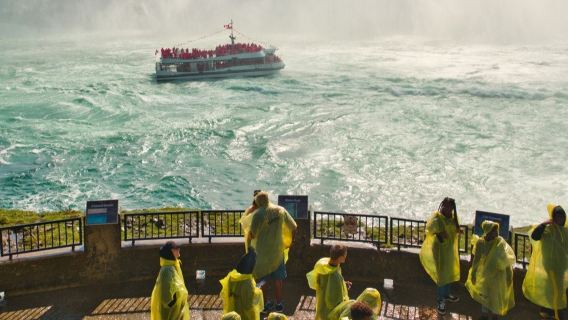 Niagara Falls (CA): Boat Cruise + Journey Behind the Falls Tour