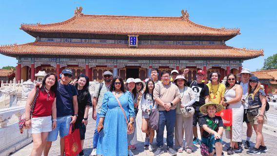 Visita de medio día a la Ciudad Prohibida (grupo con guía en español)