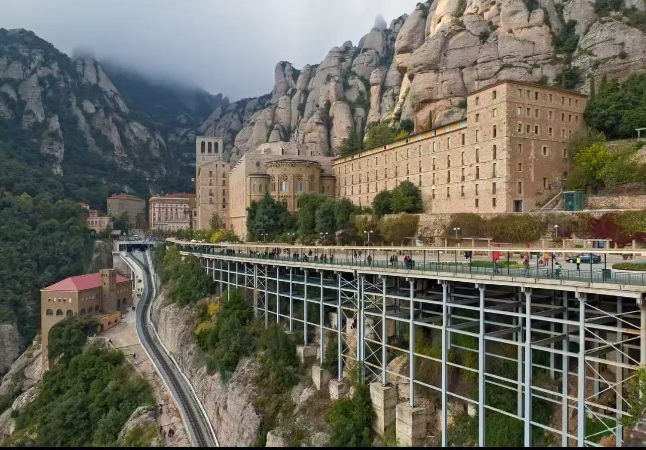 1-day tour to Montserrat and Girona Cathedral (Boutique Small Group)