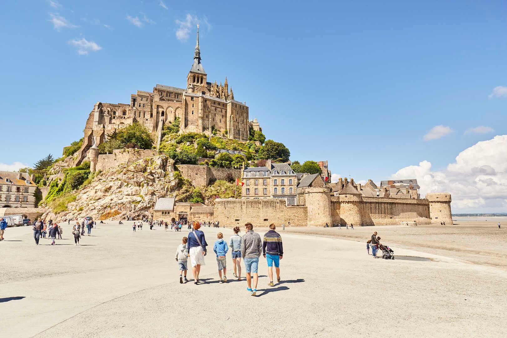 1-day tour to Mont Saint-Michel in France (self-operated + monastery admission ticket + multilingual guide options)