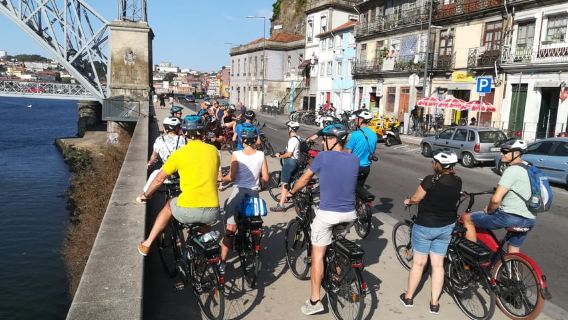 Oporto: Recorrido guiado en bicicleta eléctrica de 3 horas por lo más destacado de la ciudad
