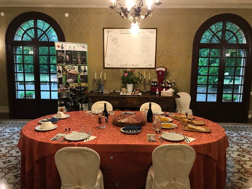 โมเดน่า: อาหารกลางวันบัลซามิก พร้อมทัวร์ห้องเก็บน้ำส้มสายชูและชิมรส