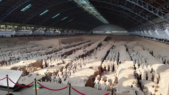 Service de bus direct de la ville de Xi'an à la zone pittoresque des guerriers et des chevaux en terre cuite, avec des options d'aller-retour en option, permettant d'atteindre facilement la zone pittoresque