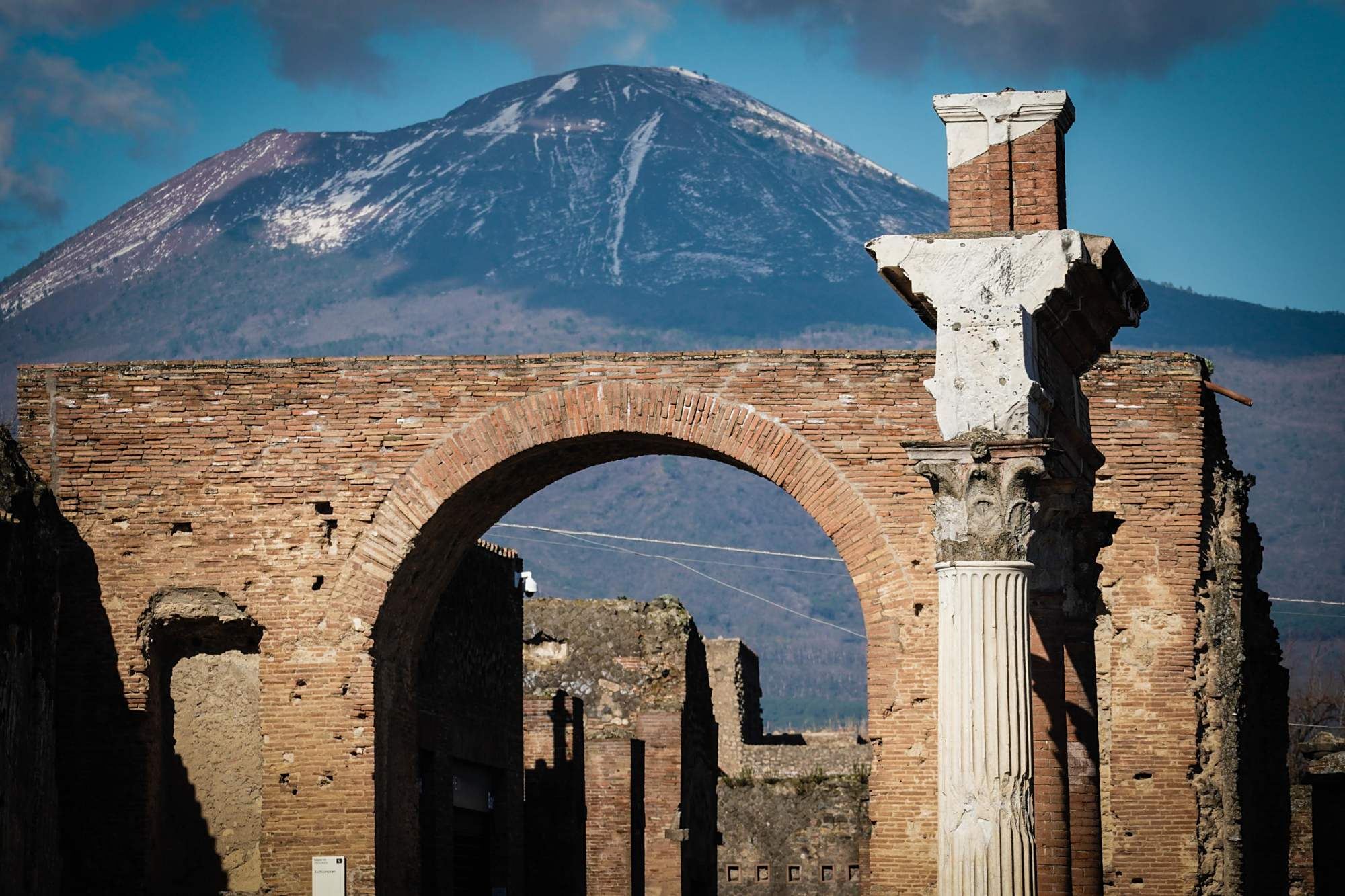 Italy - 90-Minute Chinese Guided Tour of Pompeii (Join-in Tour)