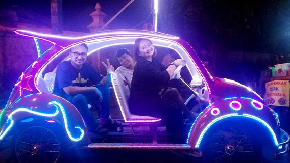 Yogyakarta Food Culture Walking Tour & Tram Experience: Meet at the meeting point + enjoy nighttime fun