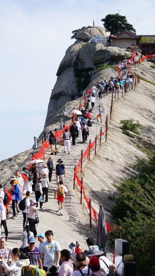 西安必見 華山日帰りツアー 中国語ガイド付き 三環路内送迎付き 快適バスツアー