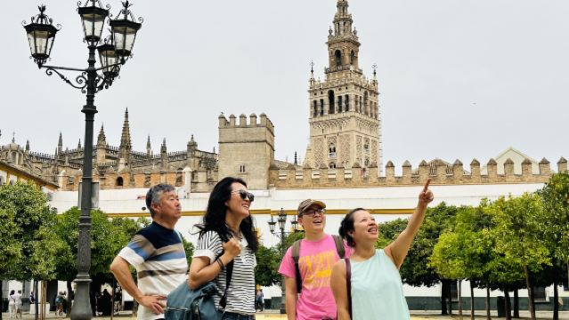 Lawatan berpandu bahasa Cina istimewa di Istana Sevilla: Meneroka seni diraja dan Mudejar