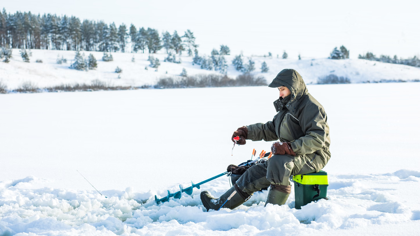 Rovaniemi Departure Lapland Forest Snow Walk + Ice Fishing + Grilled Salmon on Snow Half-Day Tour
