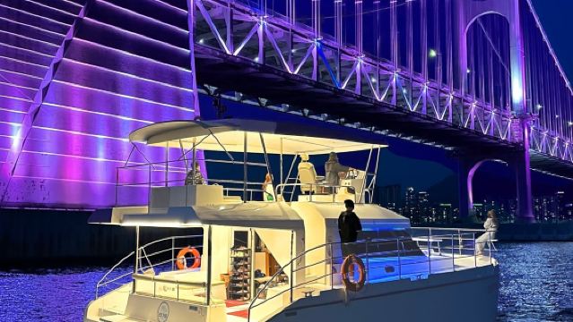 釜山海雲台海域 遊艇出海體驗(可拍照)|Yachtguy